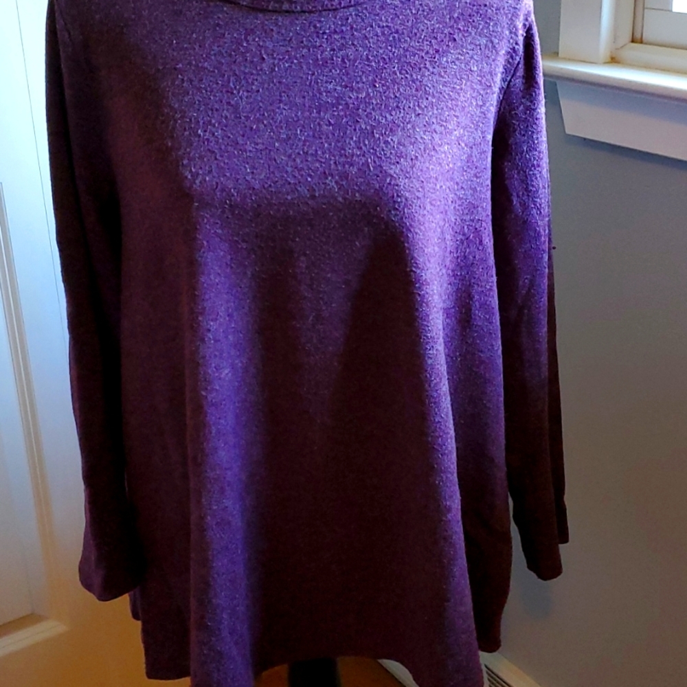 Ladies purple Spin pullover sweater.  1X - runs small